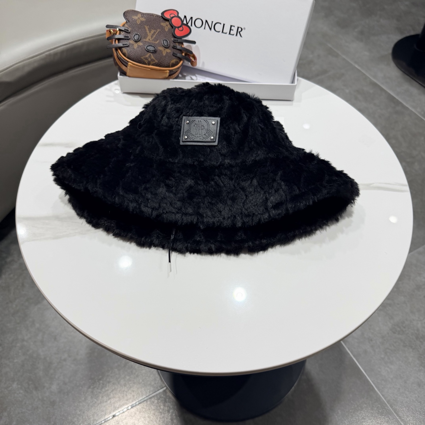 NO:587846,.MONCLER Mouth Mouth Autumn and Winter New Plush Thickened Autumn and Winter Fisherman Hat Super Popular and Great Texture, Hat Fisherman Hat Baseball Cap Knitted Hat, Hat, Moncler, espadrilles, hats19860909.MONCLER蒙口秋冬新款毛绒加厚秋冬渔夫帽超火爆质感很赞,帽子渔夫帽棒球帽针织帽,帽子,Moncler,espadrilles,hats,hat