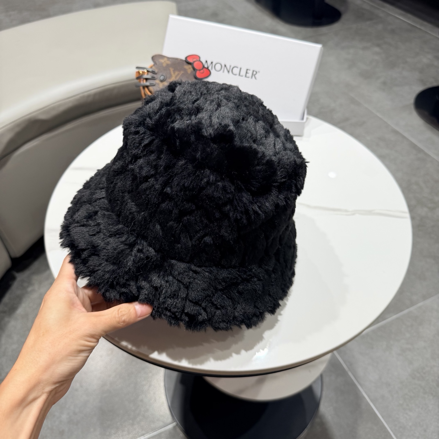 。MONCLER蒙口🎩秋冬新款毛绒加厚秋冬渔夫帽超火爆💖质感很赞，