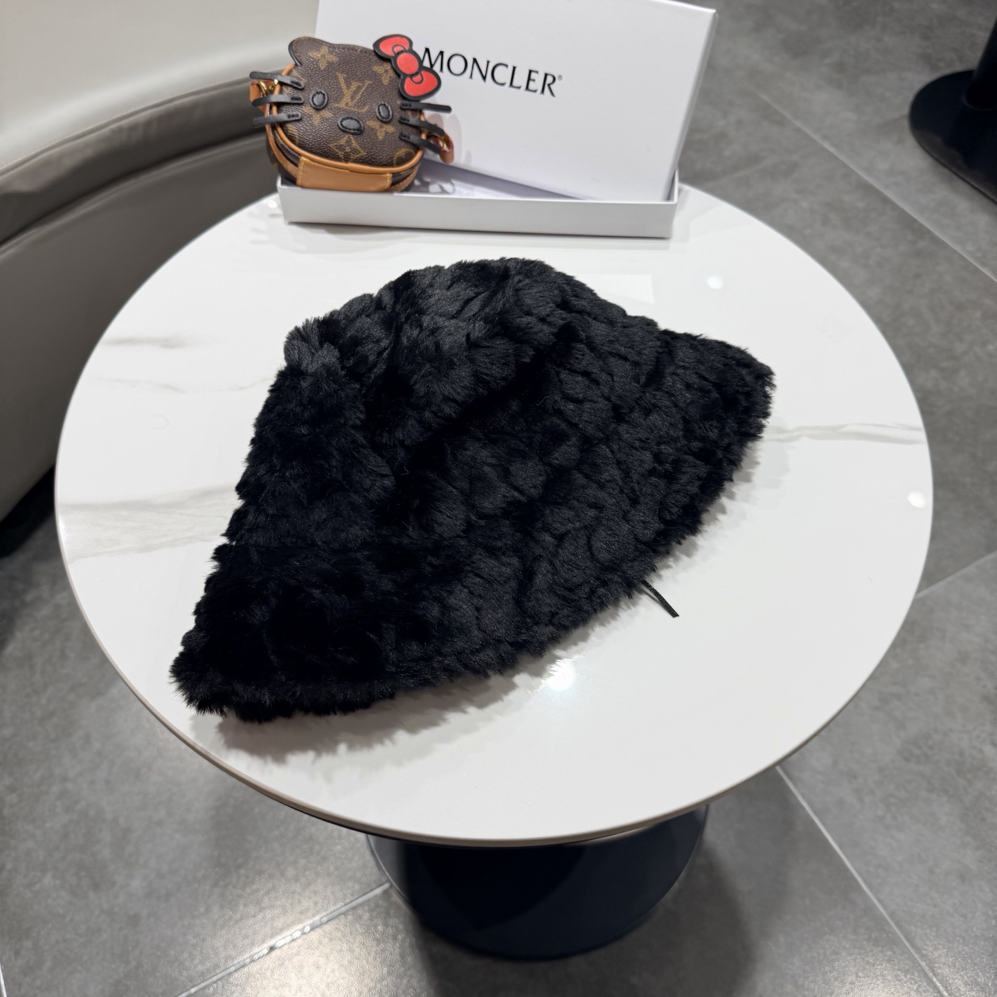 。MONCLER蒙口🎩秋冬新款毛绒加厚秋冬渔夫帽超火爆💖质感很赞，