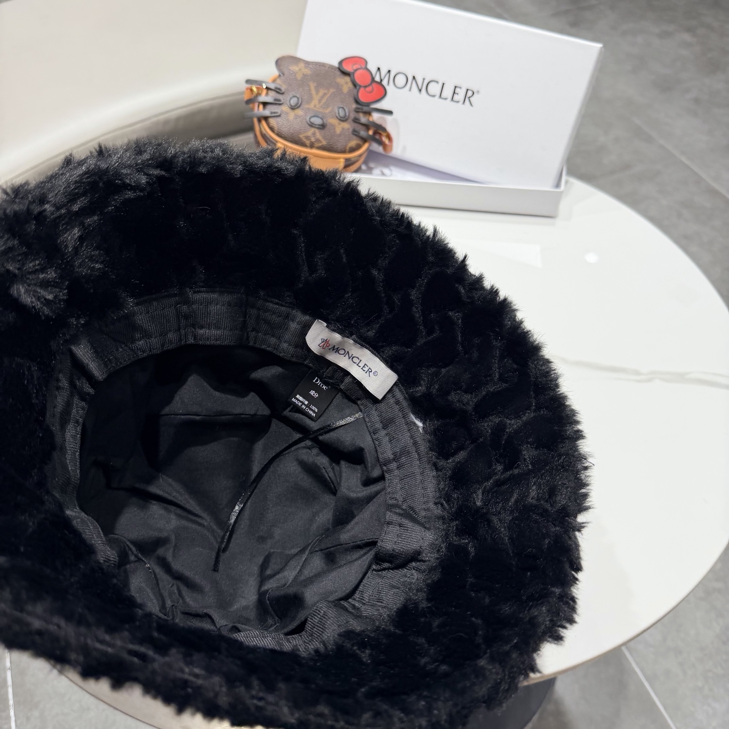 。MONCLER蒙口🎩秋冬新款毛绒加厚秋冬渔夫帽超火爆💖质感很赞，