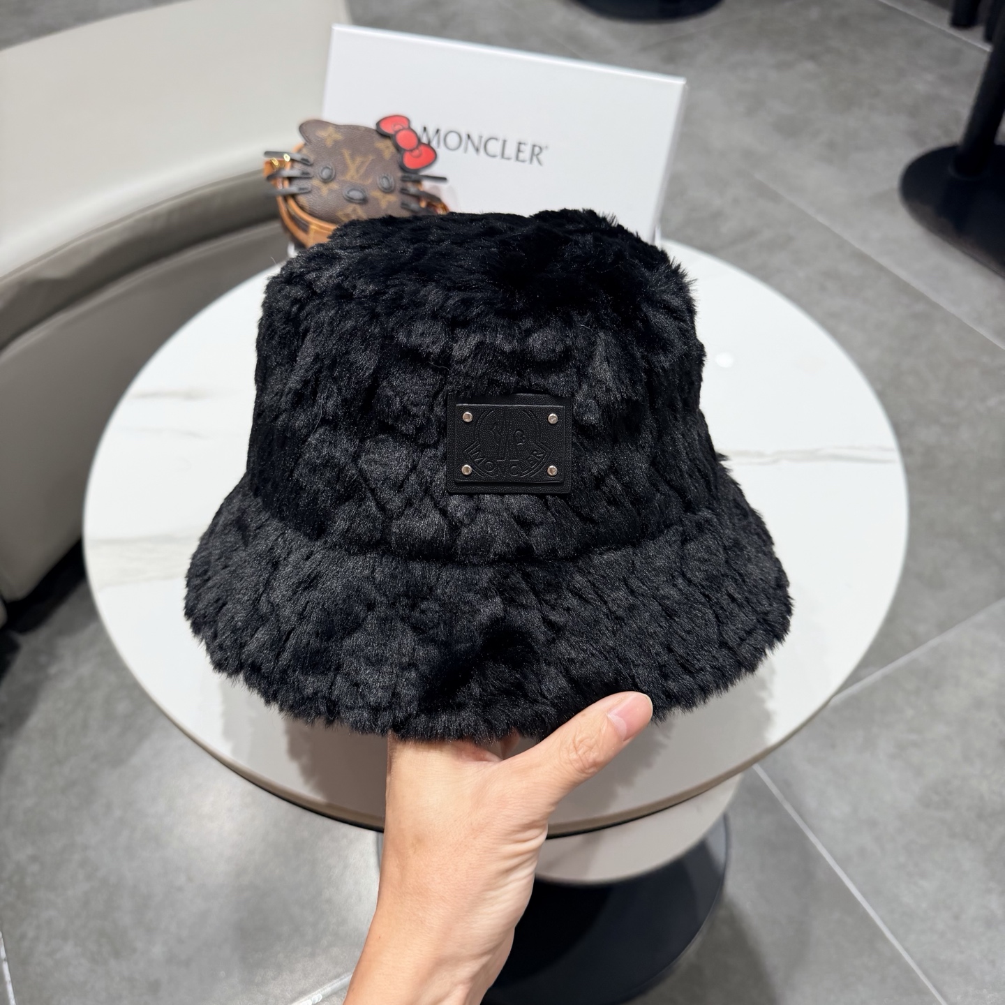 。MONCLER蒙口🎩秋冬新款毛绒加厚秋冬渔夫帽超火爆💖质感很赞，