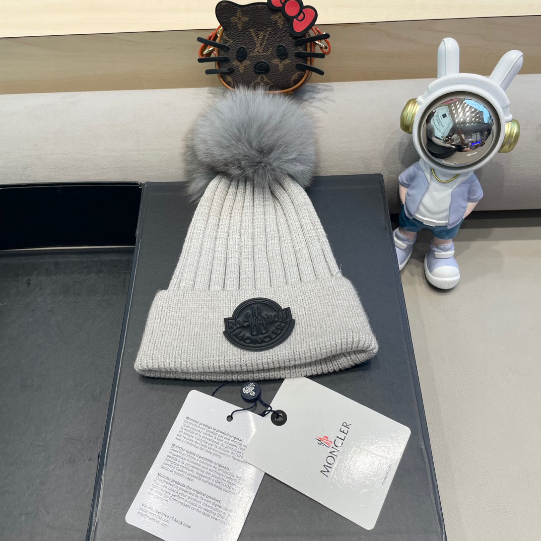 NO:617732,moncler knitted hat women's autumn and winter real fox fur ball beanie hat to prevent cold winter thickened warm ear protection Korean version versatile hat fisherman hat baseball cap knitted hat, hat, espadrilles, hats19860909moncler针织帽子女秋冬季真狐狸毛球毛线帽防寒冬天加厚保暖护耳韩版百搭帽子渔夫帽棒球帽针织帽,帽子,espadrilles,hats,hat