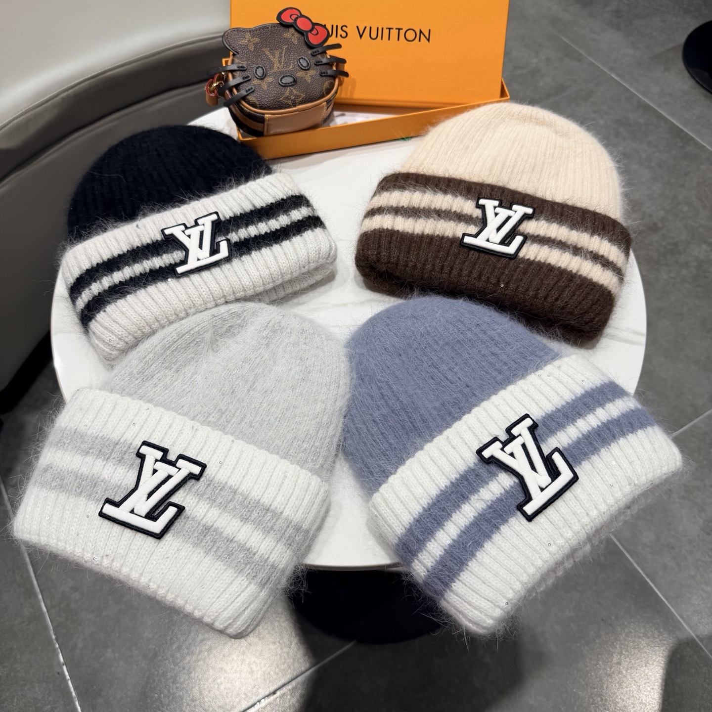 P100 Lv路易威登秋冬兔毛羊绒混纺针织帽休闲运动风帽子拼色条纹款保暖恒温毛线帽