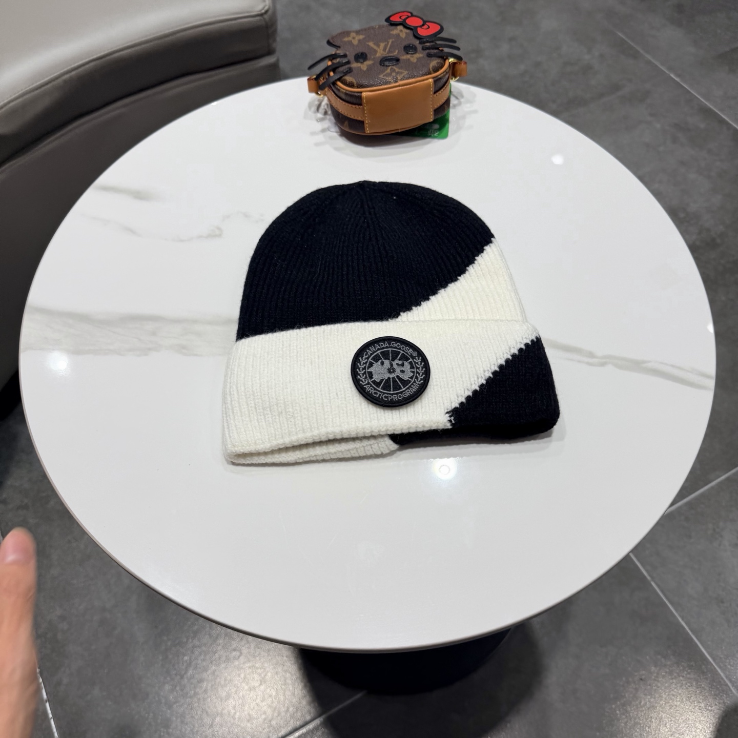 CANADA GOOSE加拿大鹅 黑标大圆盘保暖托克帽毛线帽