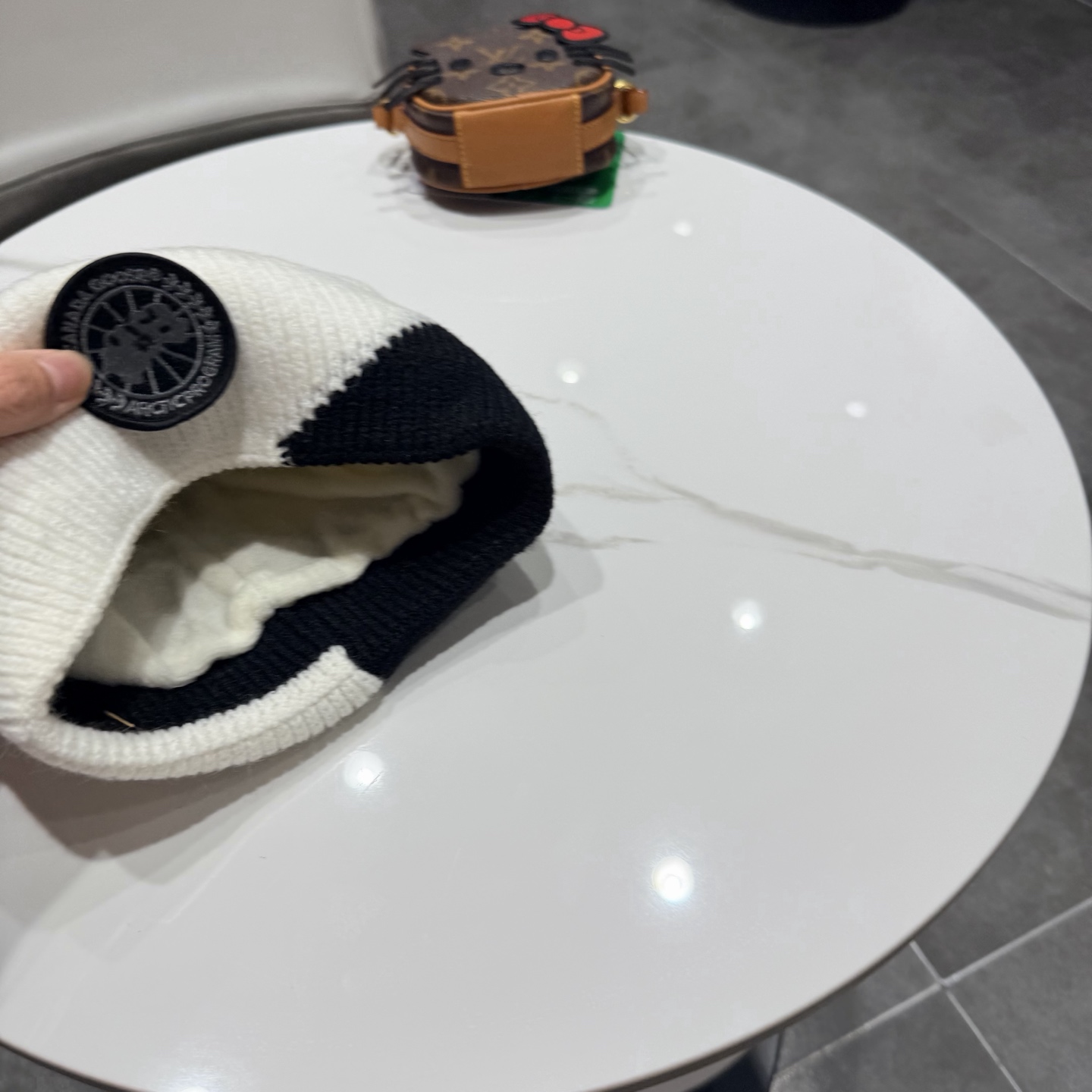 CANADA GOOSE加拿大鹅 黑标大圆盘保暖托克帽毛线帽