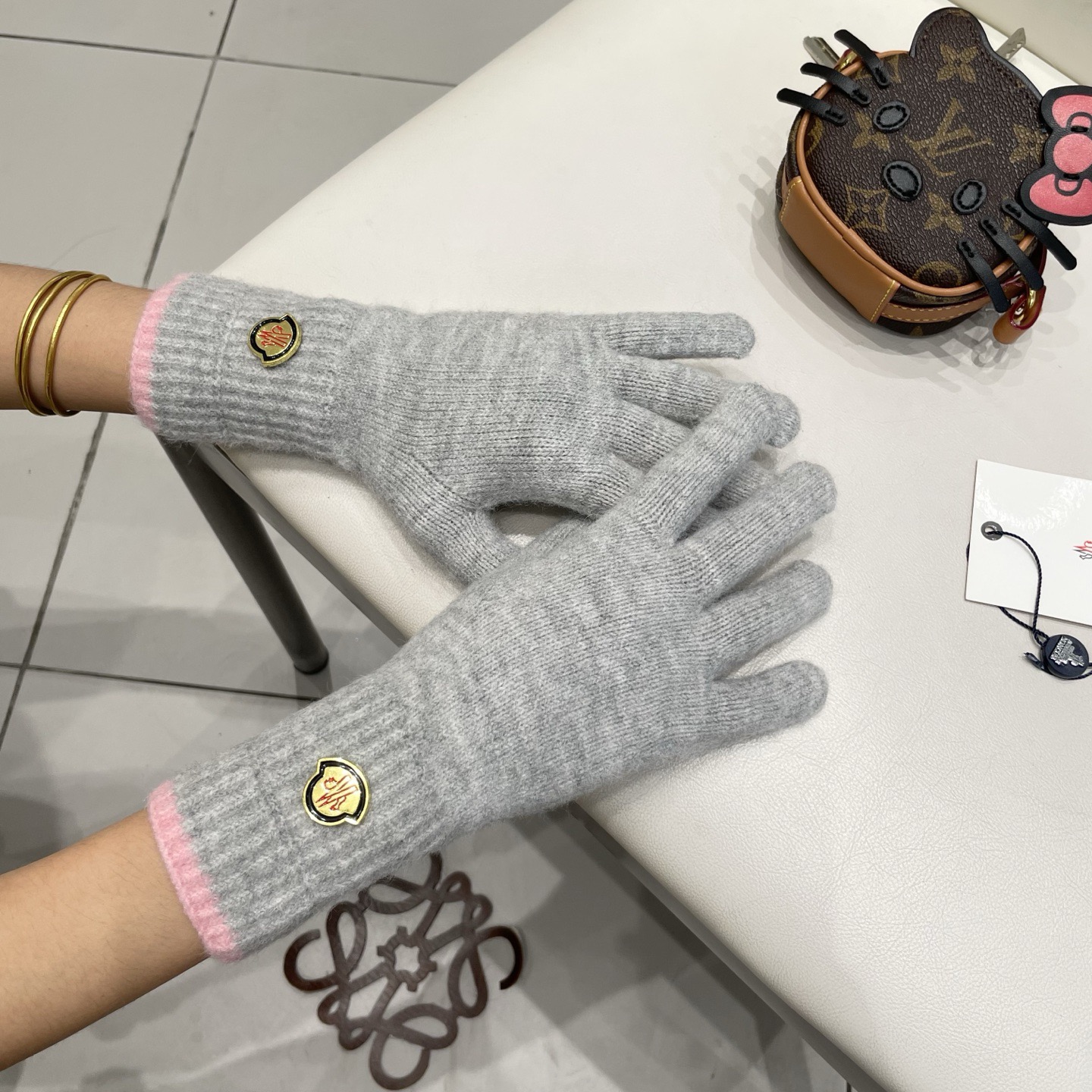 P110 MONCLER蒙口羊毛针织手套女生秋冬季防风保暖分指可触屏护手腕 