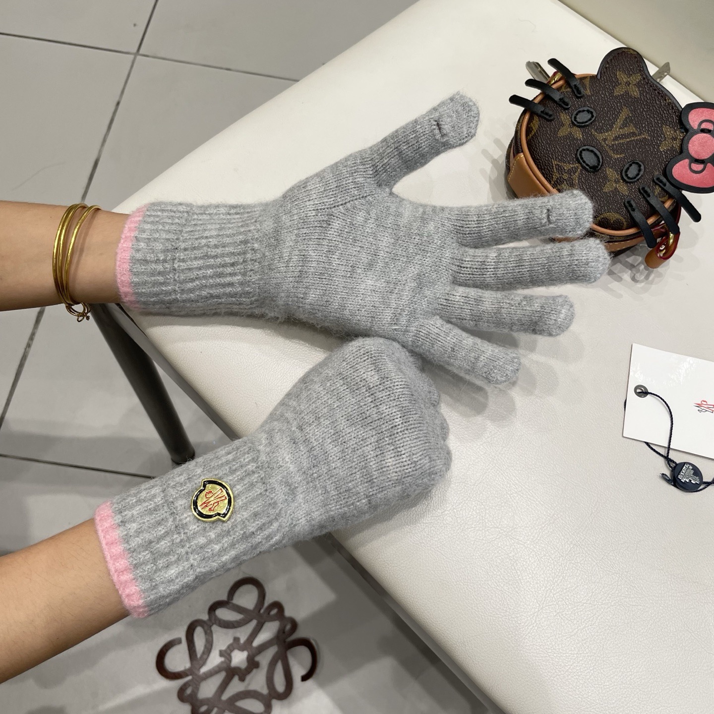 P110 MONCLER蒙口羊毛针织手套女生秋冬季防风保暖分指可触屏护手腕 