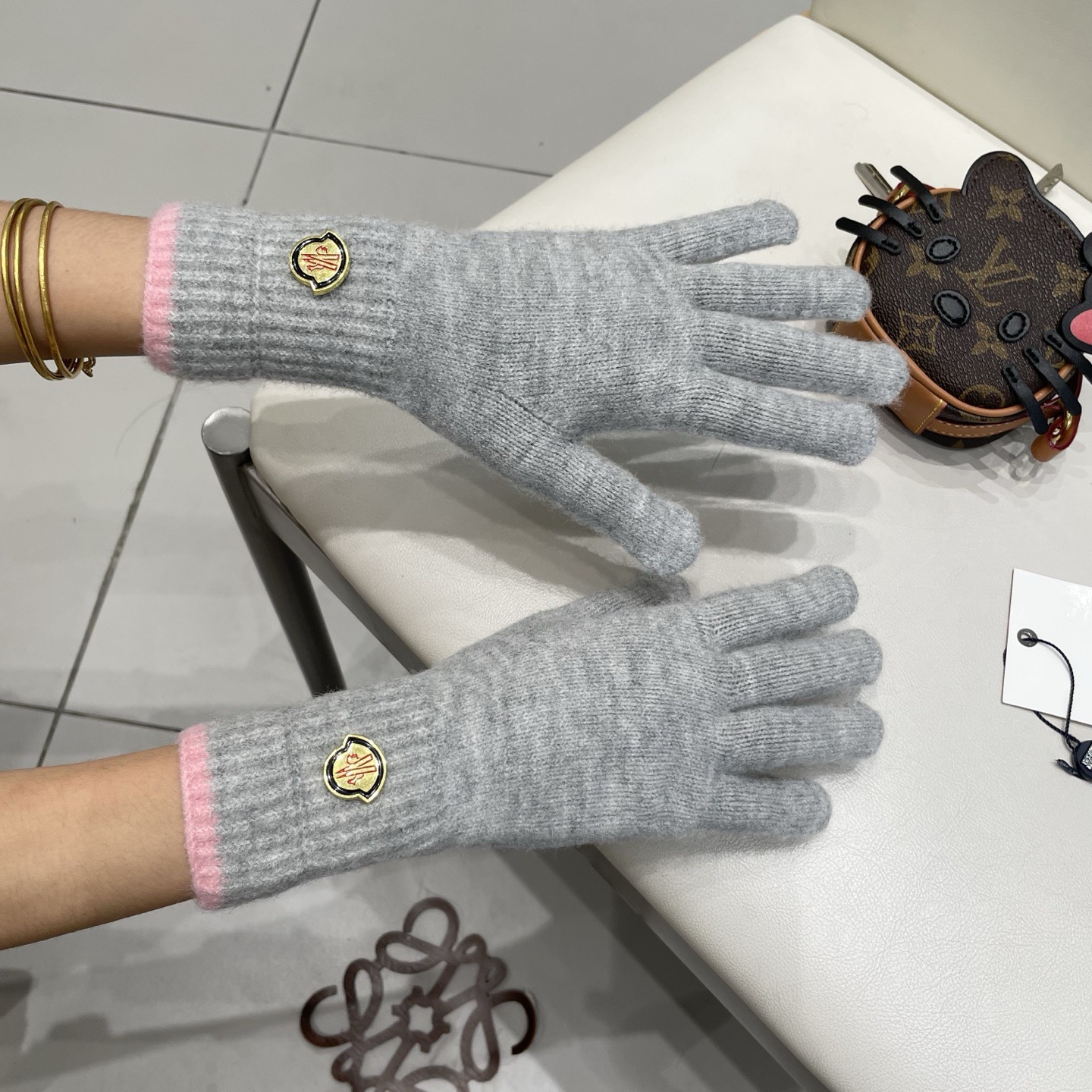 P110 MONCLER蒙口羊毛针织手套女生秋冬季防风保暖分指可触屏护手腕 