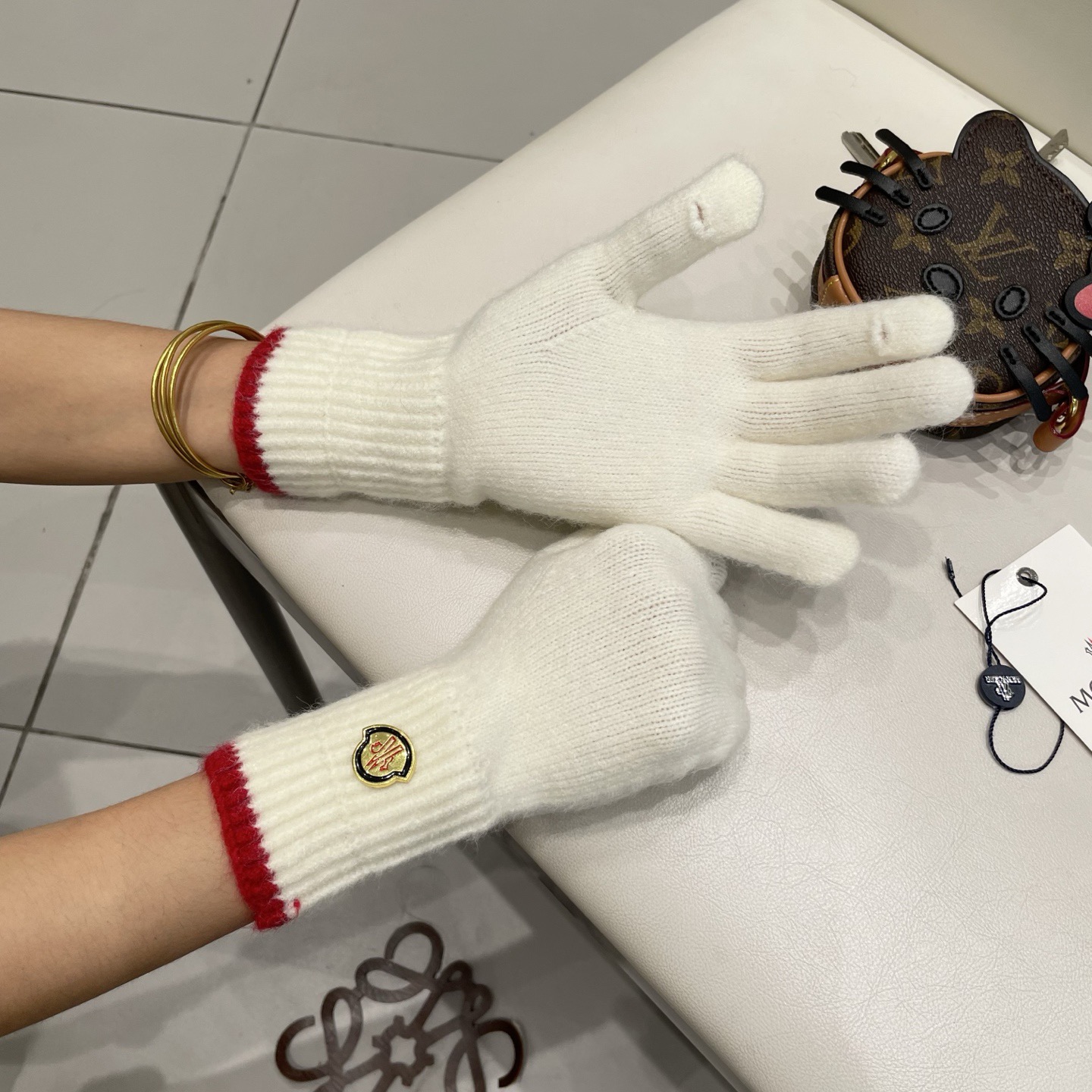 P110 MONCLER蒙口羊毛针织手套女生秋冬季防风保暖分指可触屏护手腕 