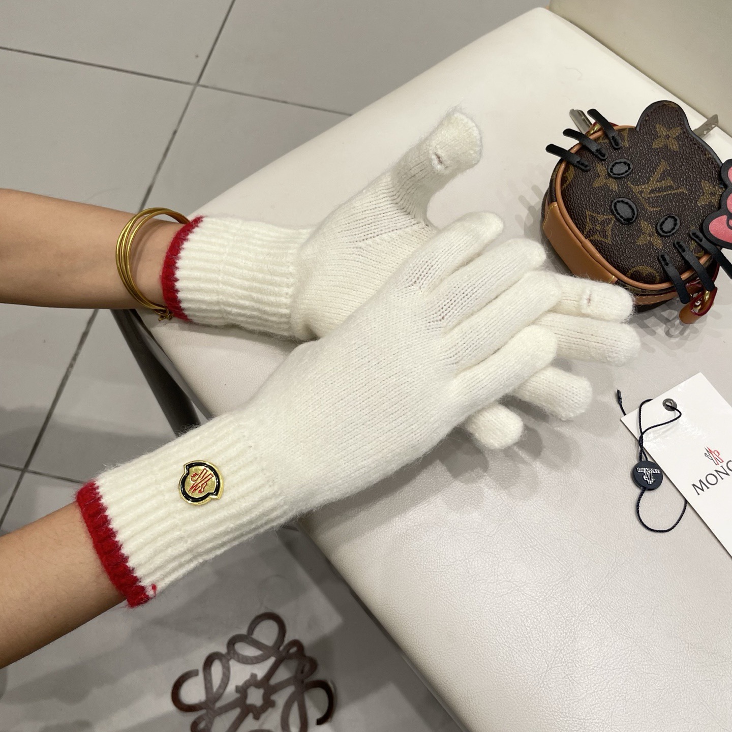 P110 MONCLER蒙口羊毛针织手套女生秋冬季防风保暖分指可触屏护手腕 