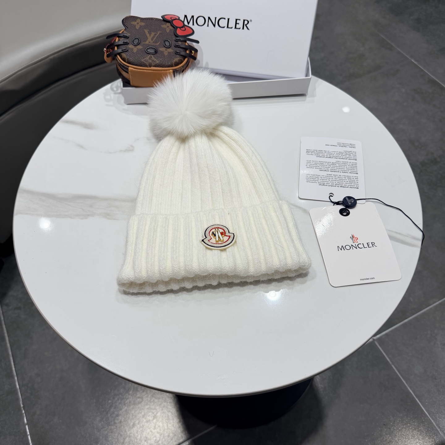 NO:689893,Mouth-mouthed moncler knitted hat for women in autumn and winter, real fox fur ball beanie hat to prevent cold winter, thickened and warm ear protection, Korean style versatile hat, fisherman hat, baseball cap, knitted hat, hat, Moncler, espadrilles, hats19860909蒙口moncler针织帽子女秋冬季真狐狸毛球毛线帽防寒冬天加厚保暖护耳韩版百搭帽子渔夫帽棒球帽针织帽,帽子,Moncler,espadrilles,hats,hat