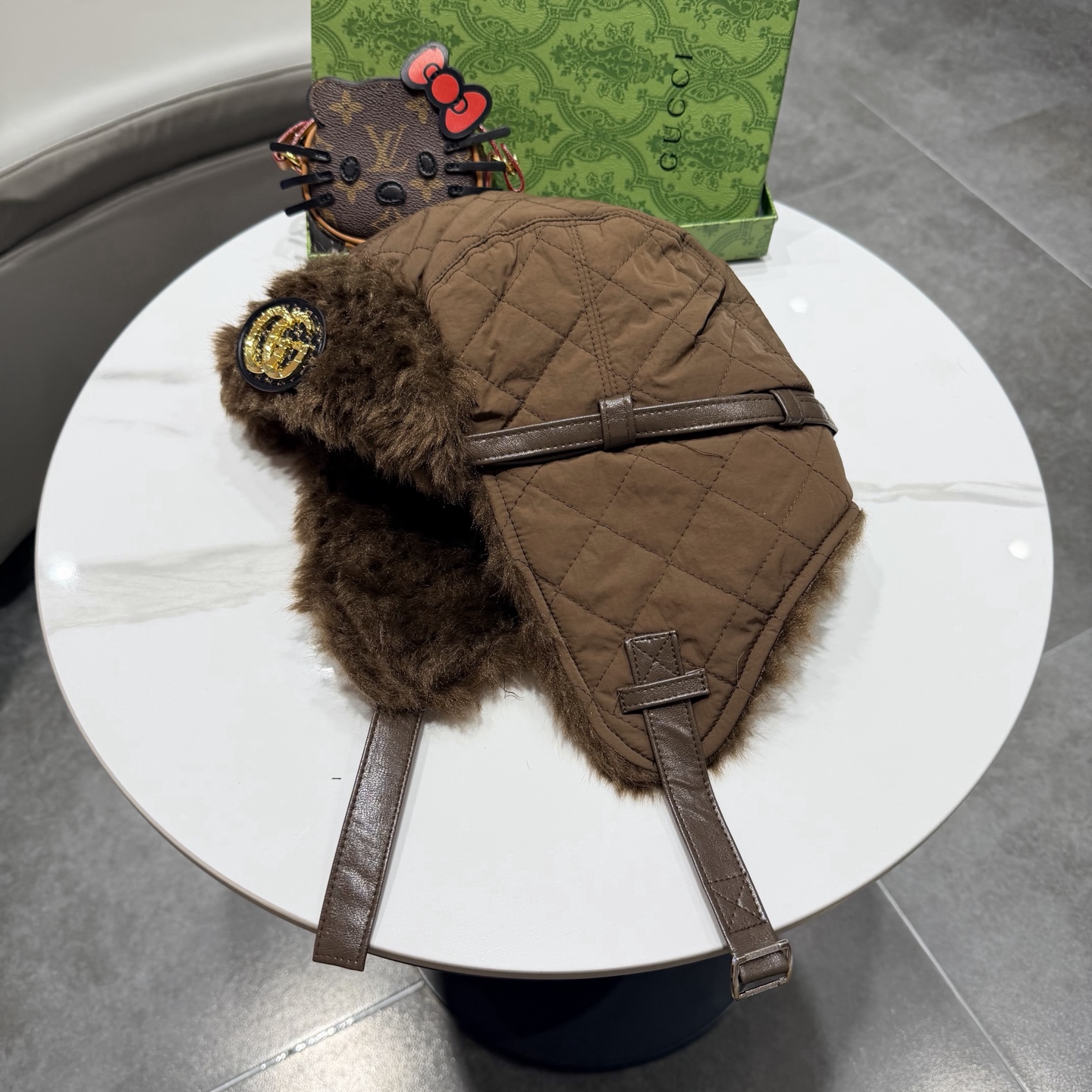 NO:704105,gucci Gucci Northeastern ski plush cold-resistant and warm Lei Feng hat women's winter plus velvet thickened ear protection flight hat outdoor cycling hat hat fisherman hat baseball cap knitted hat, hat, gucci, espadrilles, hats19860909gucci古奇东北滑雪毛绒抗寒保暖雷锋帽女冬季加绒加厚护耳飞行帽户外骑车帽帽子渔夫帽棒球帽针织帽,帽子,gucci,espadrilles,hats,hat