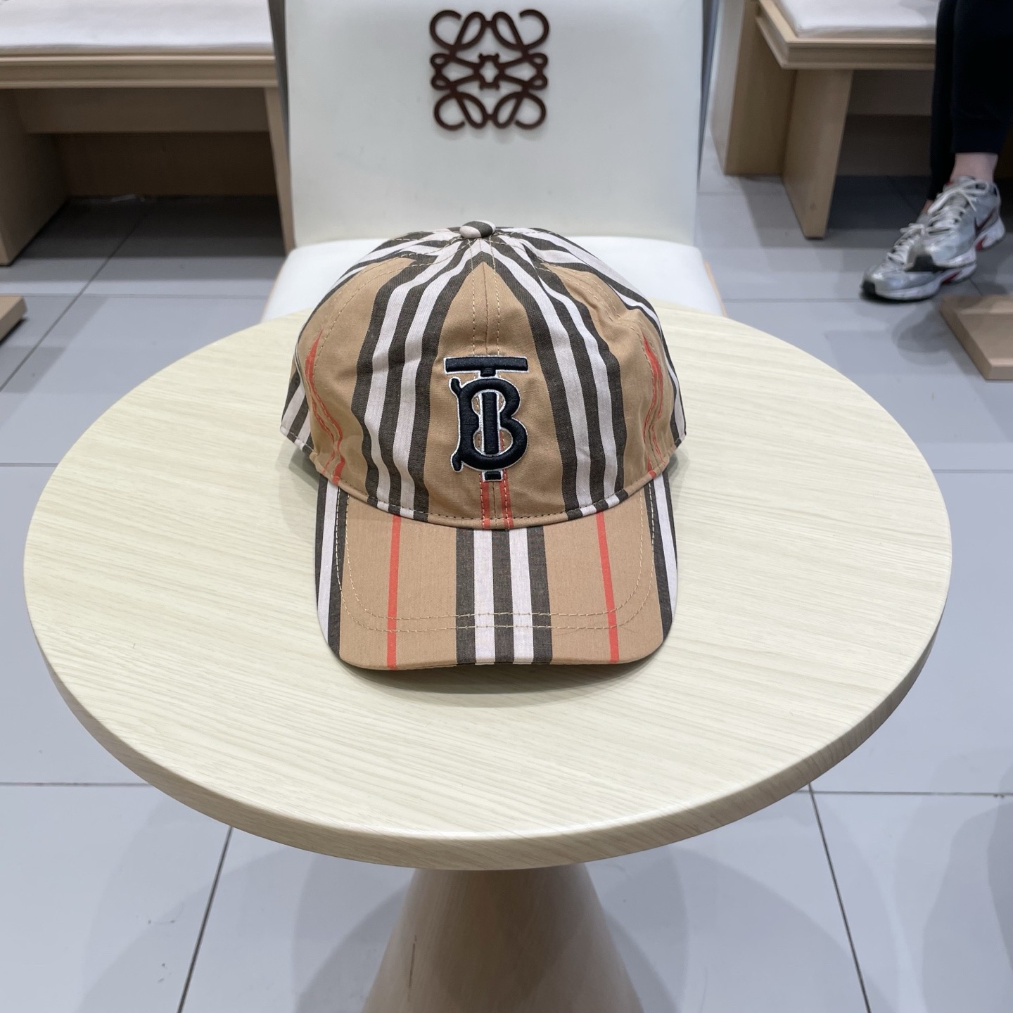 NO:742876,Burberry (Burberry) original baseball cap, the best-selling model in the counter, pure cotton lining, light and breathable. Perfect fit, original quality, exclusive physical shooting, suitable for men and women!  Hats, straw hats, bucket hats, baseball caps, hats, burberry, burberry, espadrilles, hats19860909Burberry（巴宝莉）原单棒球帽 专柜热卖款纯棉内里,轻盈透气.完美版型,原厂品质,独家实物拍摄,男女适用！帽子草帽渔夫帽棒球帽,帽子,burberry,burberry,espadrilles,hats,hat
