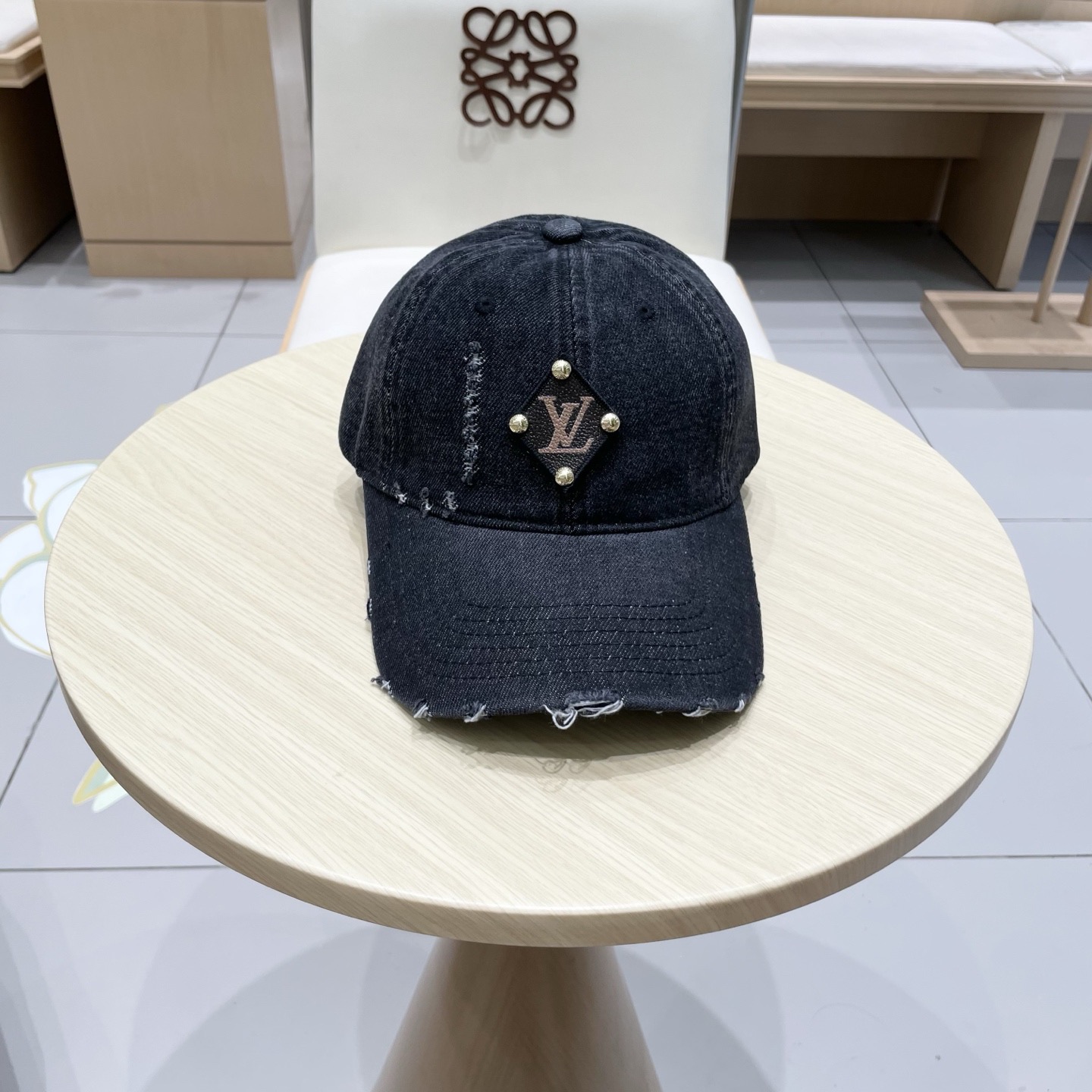 NO:742871,LV Louis Vuitton's new original baseball cap, LV denim jacquard, 1:1 mold customization at the counter, original canvas fabric, light and breathable!  The quality is great, the basic head circumference is 56, the patch is adjustable. Hats, straw hats, fisherman hats, baseball caps, hats, louis vuitton, louis vuitton, espadrilles, hats19860909LV路易威登新款原单棒球帽,LV牛仔提花,专柜1:1开模订制,原版帆布面料 轻盈透气！质量超赞,基础头围56,贴片可调节.帽子草帽渔夫帽棒球帽,帽子,louis vuitton,louis vuitton,espadrilles,hats,hat