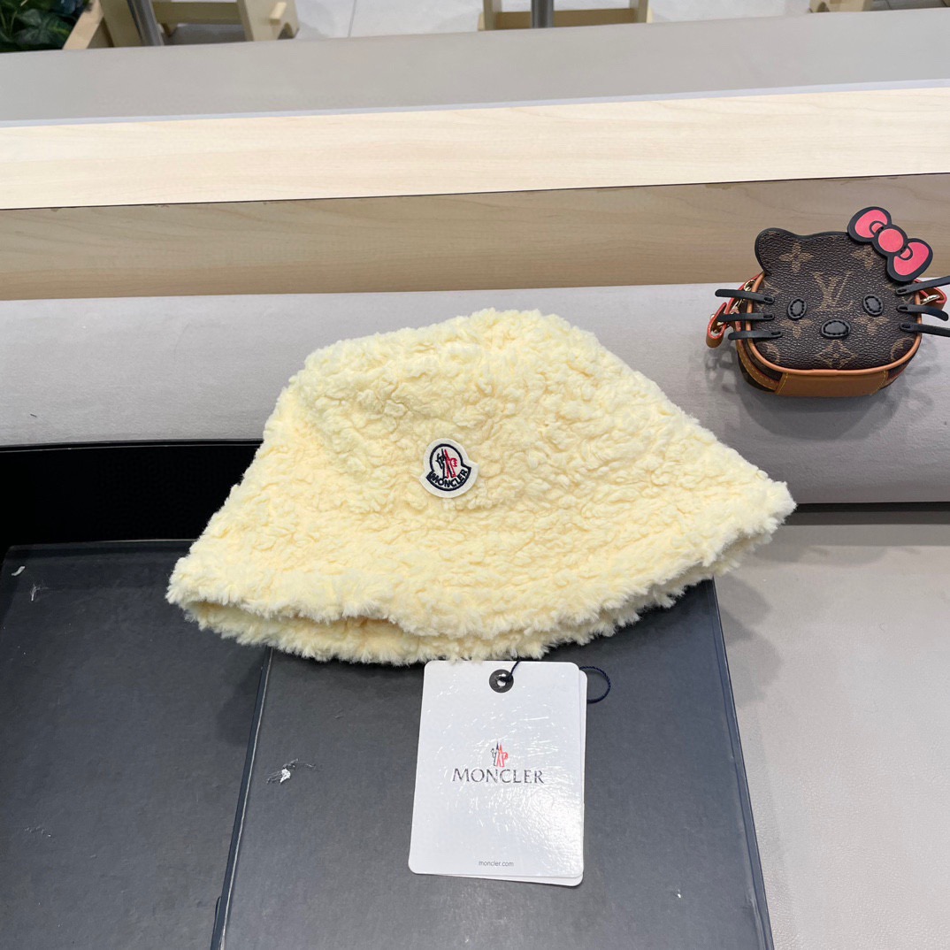 moncler渔夫帽女秋冬季2025新款纯色保暖防寒风显脸小旅游白色毛绒盆帽子