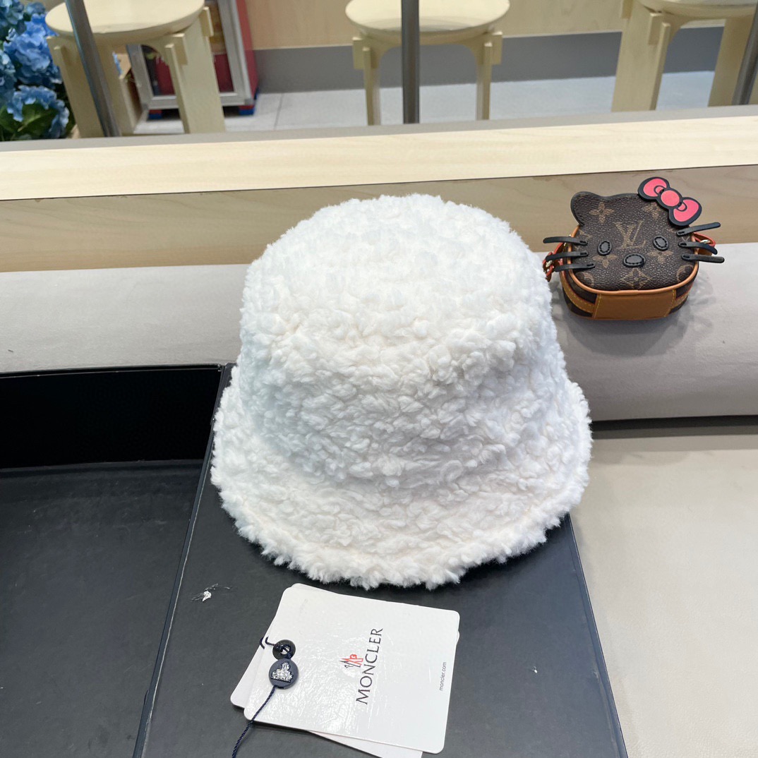 moncler渔夫帽女秋冬季2025新款纯色保暖防寒风显脸小旅游白色毛绒盆帽子
