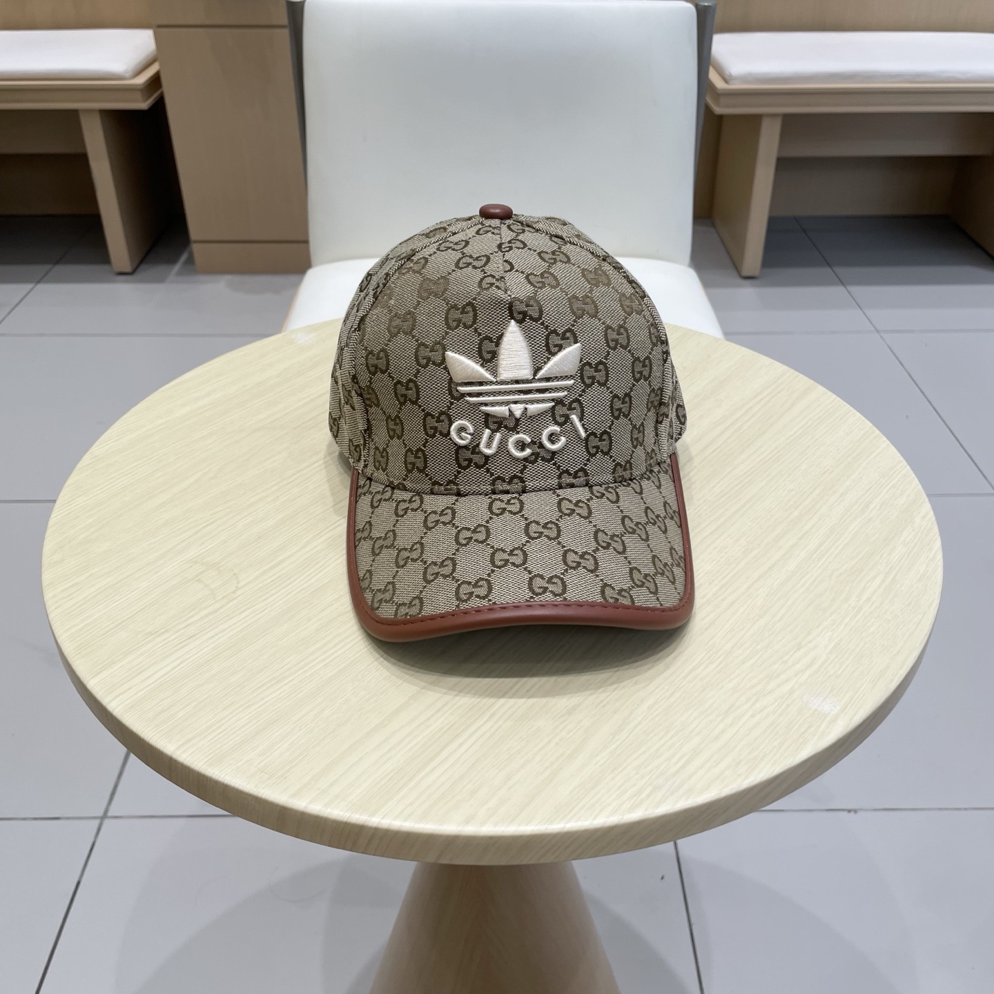NO:742948,GUCCI Gucci co-branded Adidas 2026 new simple embroidered baseball cap, very trendy!  Casual and sports style. Super easy to match!  Hats, straw hats, bucket hats, baseball caps, hats, gucci, espadrilles, hats19860909GUCCI古奇联名阿迪达斯2026新款简约刺绣款棒球帽,很潮！休闲运动款.超级好搭衣服！帽子草帽渔夫帽棒球帽,帽子,gucci,espadrilles,hats,hat
