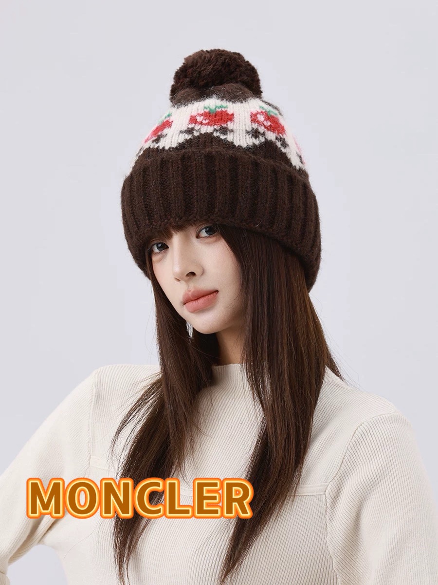 P115蒙口moncler2025新款费尔岛风可爱樱桃毛球针织帽子女秋冬保暖护耳百搭毛线帽