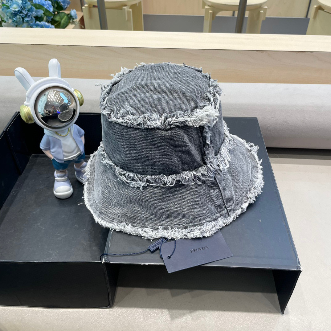 Prada 普拉达高品质牛仔布倒三角渔夫帽洗水牛仔色，秀场同款，面料柔软舒适百搭休闲款，闭眼入！