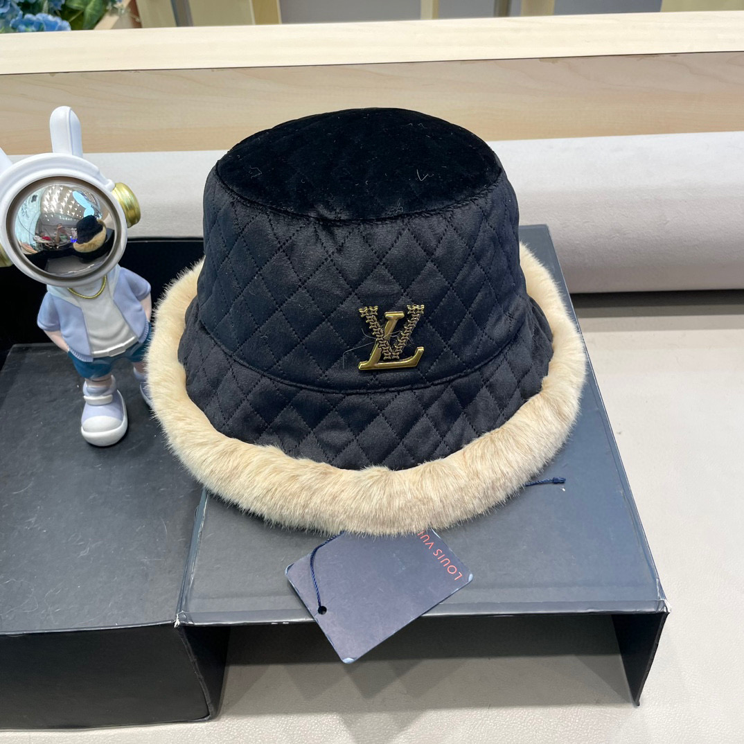 lv路易威登冬季加厚毛绒渔夫帽子女百搭显脸小保暖护耳盆帽东北户外防寒棉帽