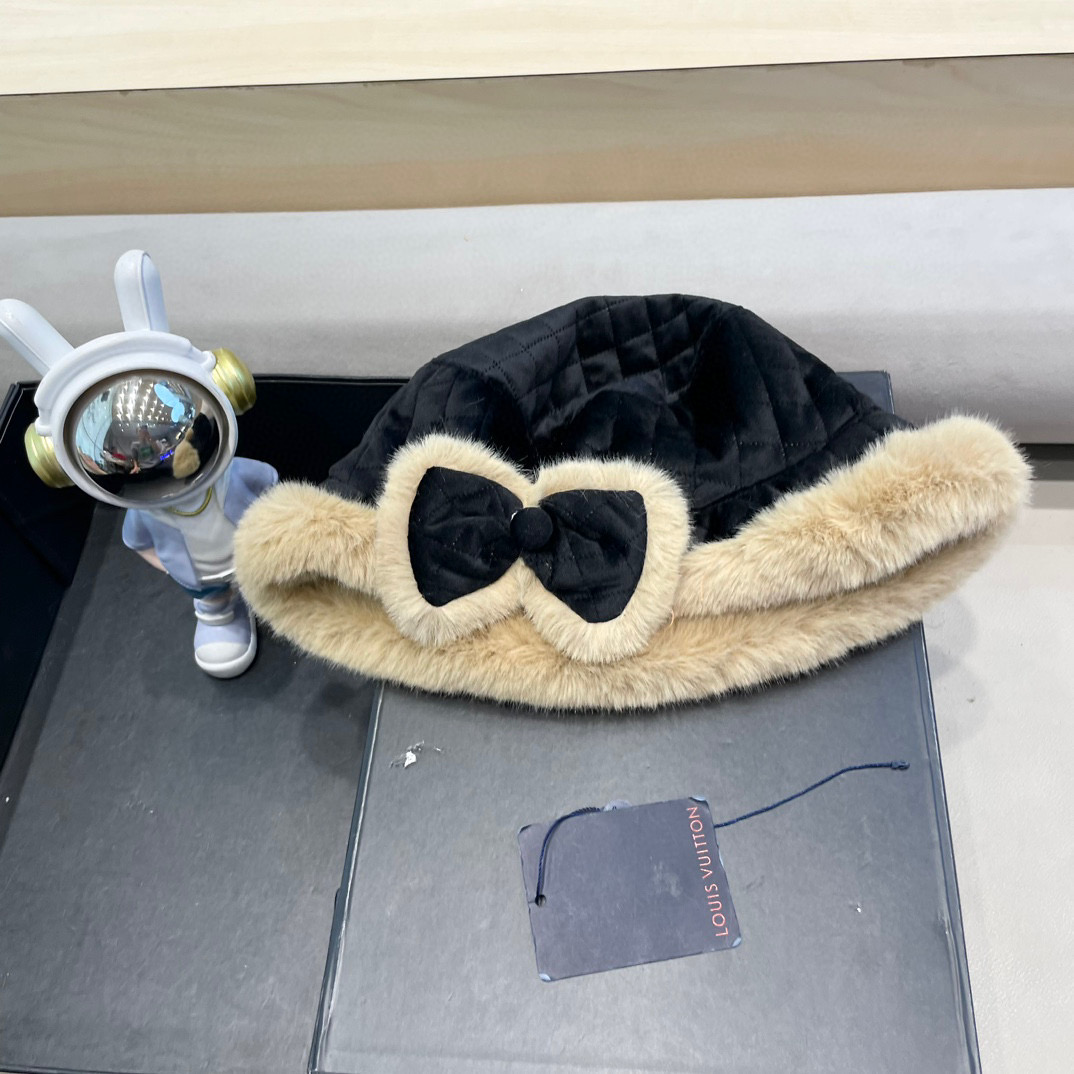 lv路易威登冬季加厚毛绒渔夫帽子女百搭显脸小保暖护耳盆帽东北户外防寒棉帽