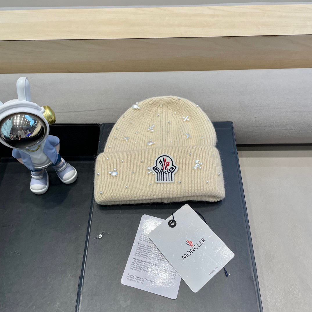 NO:704099,moncler heavy craftsman new pearl bow ear protection knitted hat for women autumn and winter rabbit hair blended cold-proof and warm Baotou hat fisherman hat baseball cap knitted hat, hat, espadrilles, hats19860909moncler重工艺新款珍珠蝴蝶结护耳针织帽子女秋冬兔毛混纺防寒保暖包头帽帽子渔夫帽棒球帽针织帽,帽子,espadrilles,hats,hat