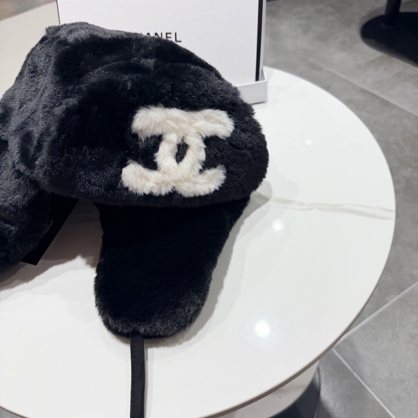 chanel香奈儿雷锋帽新款冬季保暖套头帽护耳毛茸茸白色帽子