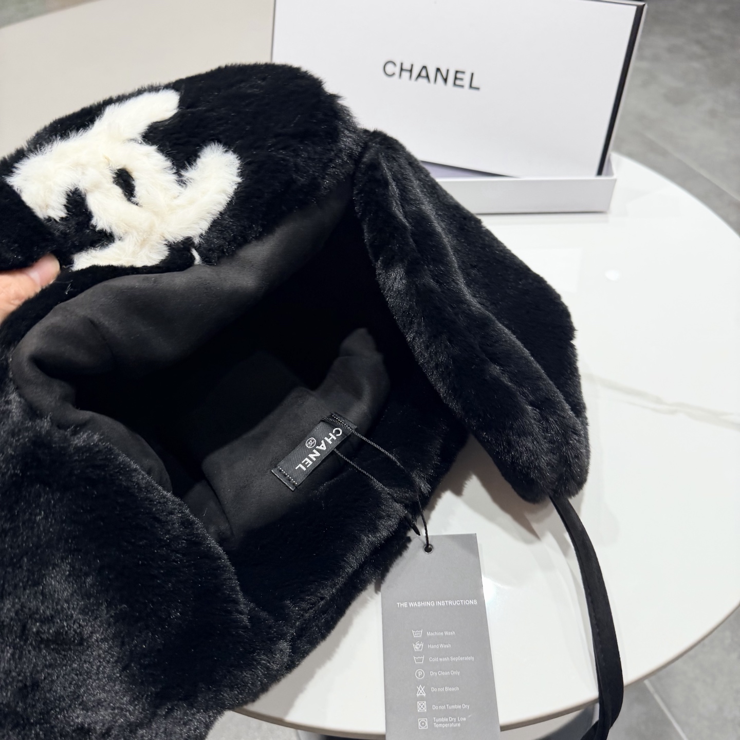 chanel香奈儿雷锋帽新款冬季保暖套头帽护耳毛茸茸白色帽子