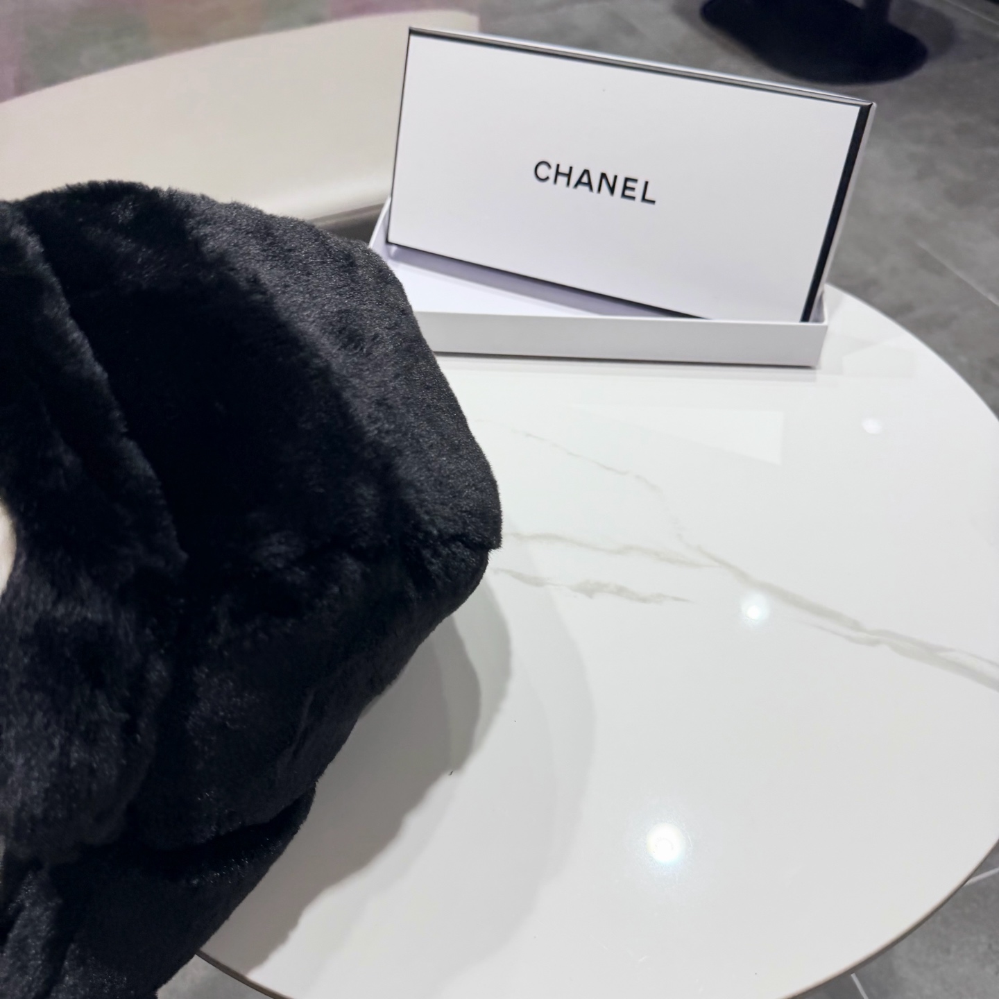 chanel香奈儿雷锋帽新款冬季保暖套头帽护耳毛茸茸白色帽子