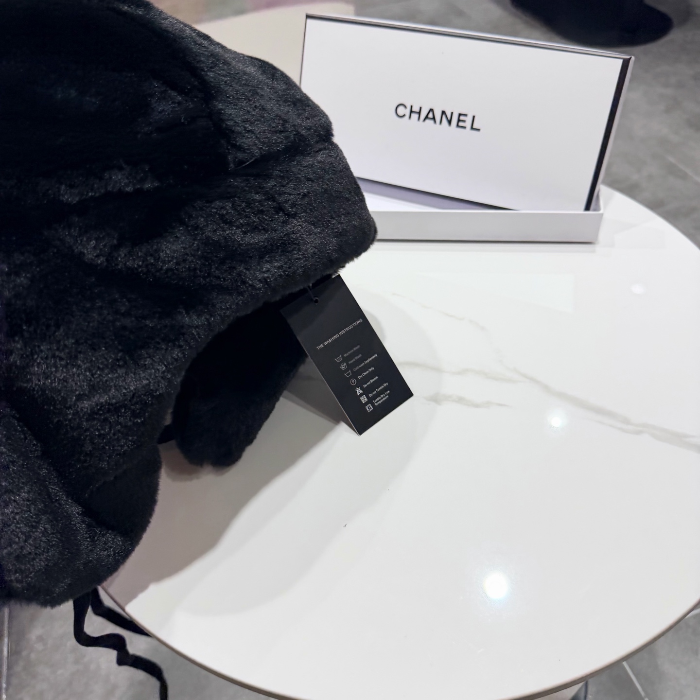 chanel香奈儿雷锋帽新款冬季保暖套头帽护耳毛茸茸白色帽子