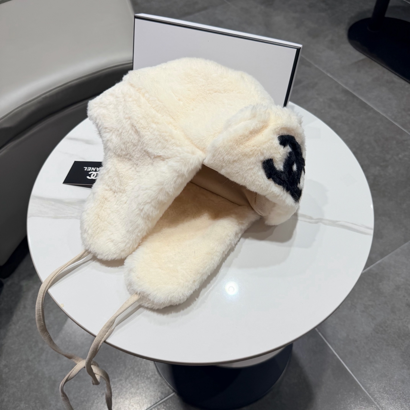 chanel香奈儿雷锋帽新款冬季保暖套头帽护耳毛茸茸白色帽子