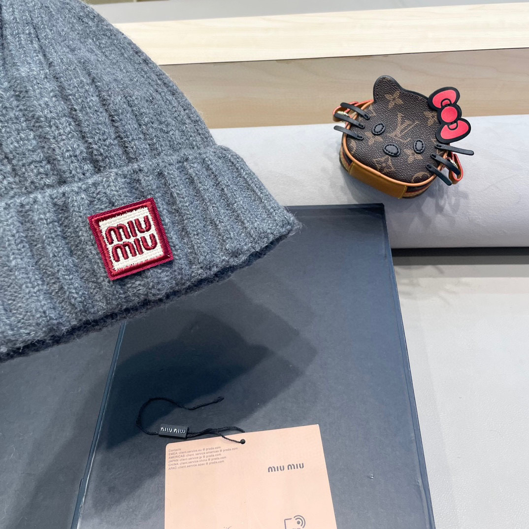 【MIUMIU缪缪】2026早秋简约针织毛线帽，毛绒材质，非常百搭