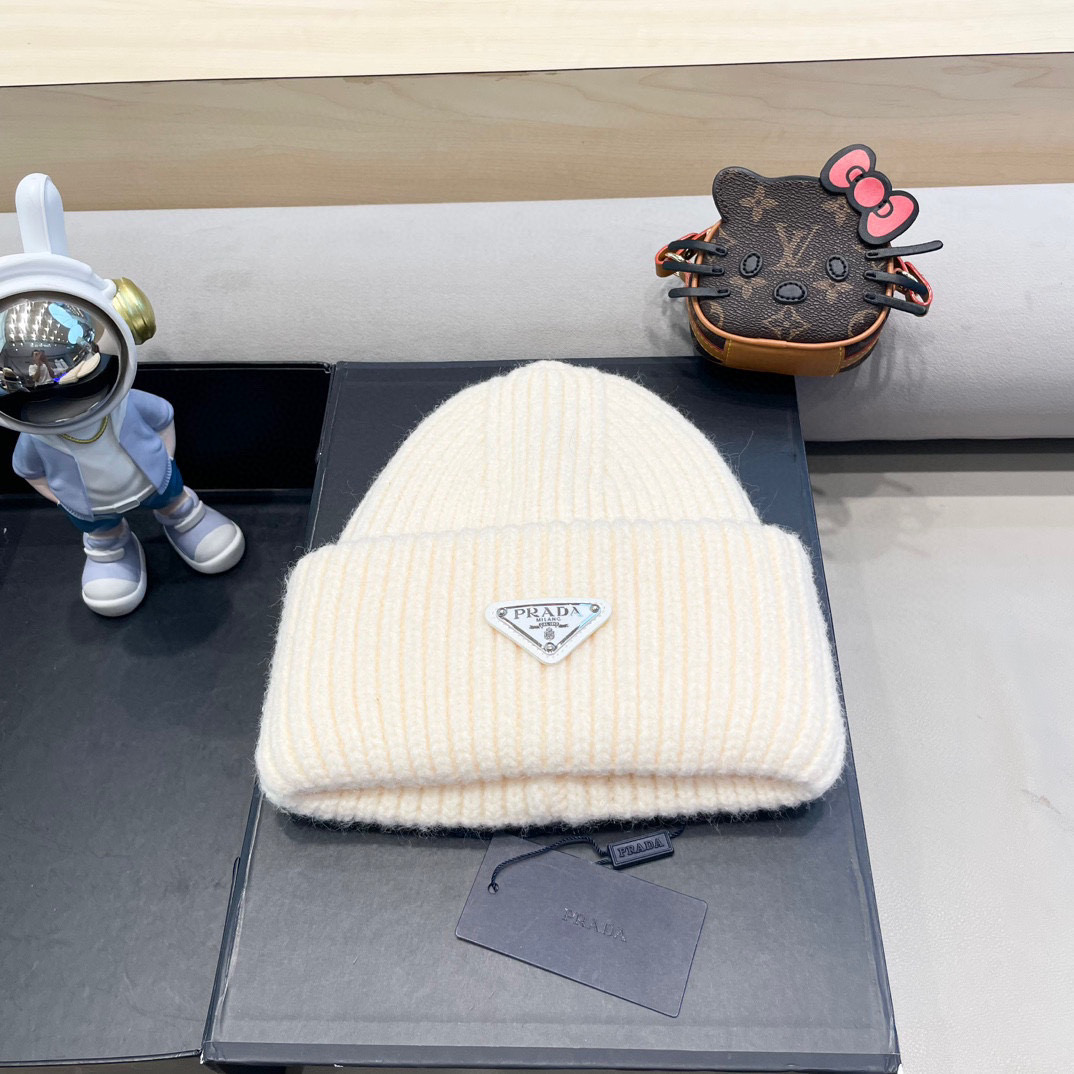 prada hat early autumn popular knitted beanie, plush material, very versatile~
