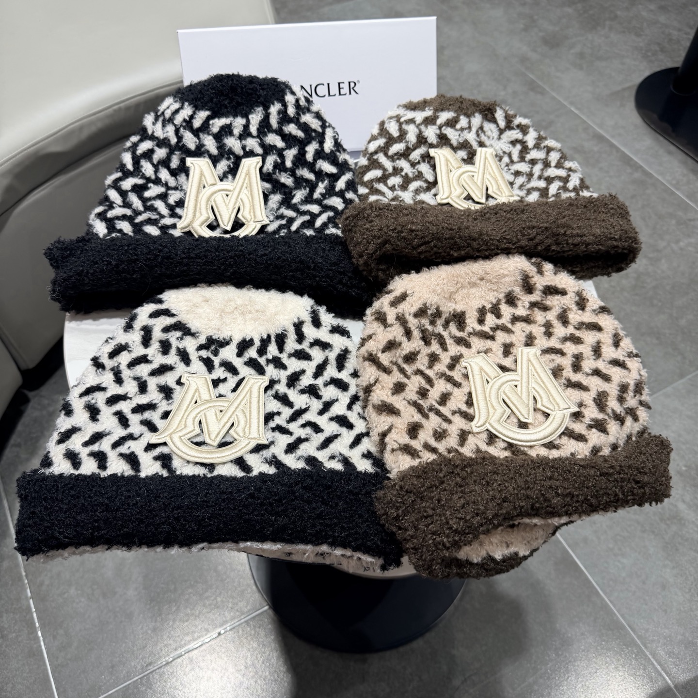 蒙口针织帽MONCLER毛线帽👍质量非常柔软舒服，保暖又时尚，简约大气，百搭款