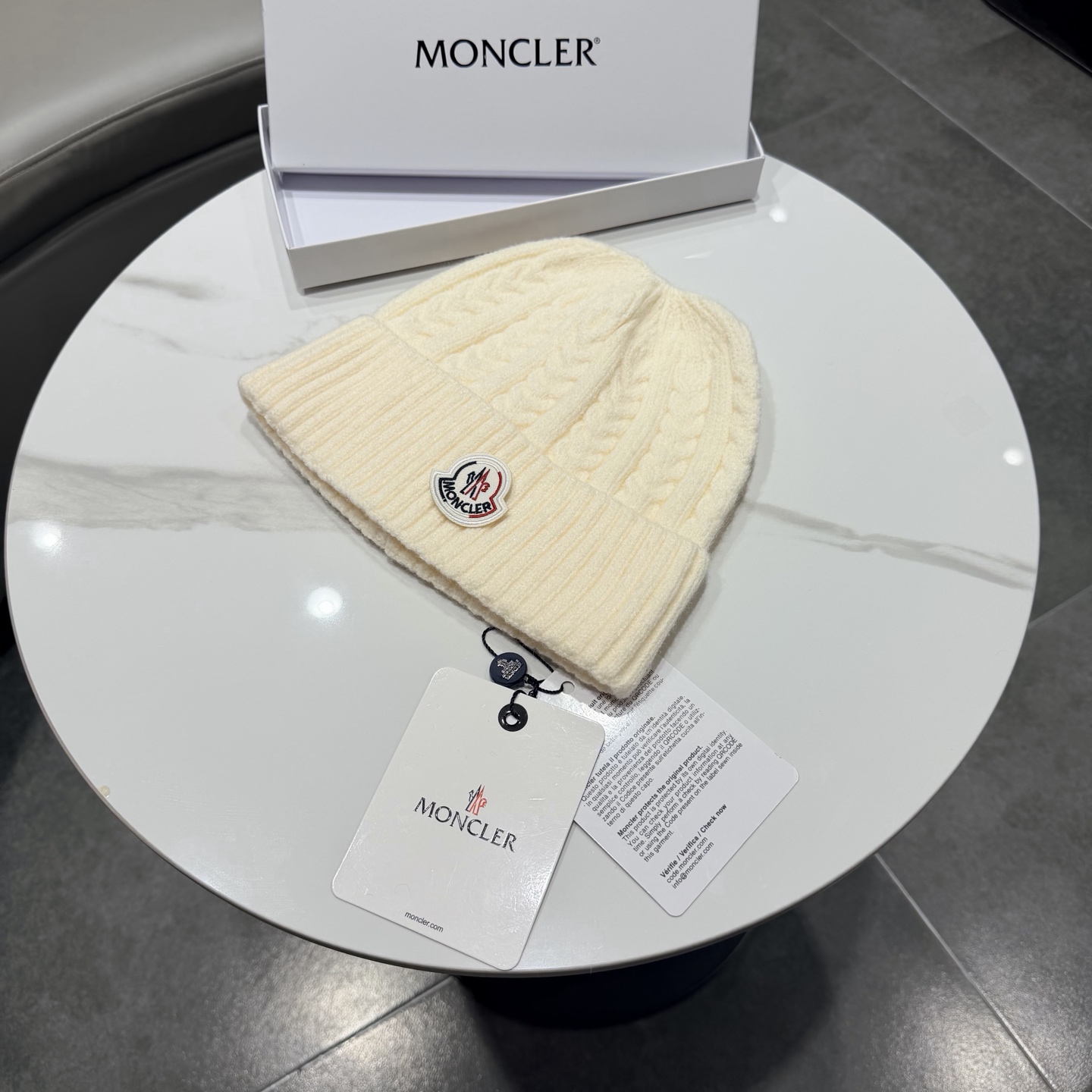 蒙口Moncler盟可睐💥针织帽，原单复刻.非常柔软亲肤，弹性很好💓有质感又非常百搭的款式~保暖的  羊绒毛线帽，均码有