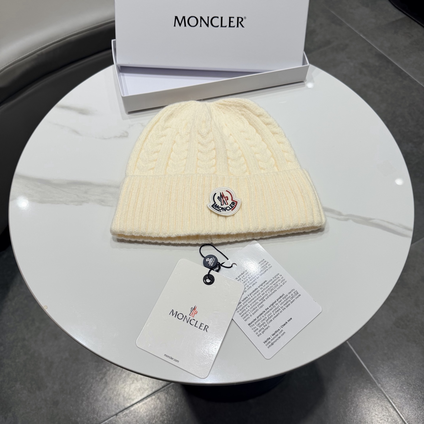 蒙口Moncler盟可睐💥针织帽，原单复刻.非常柔软亲肤，弹性很好💓有质感又非常百搭的款式~保暖的  羊绒毛线帽，均码有