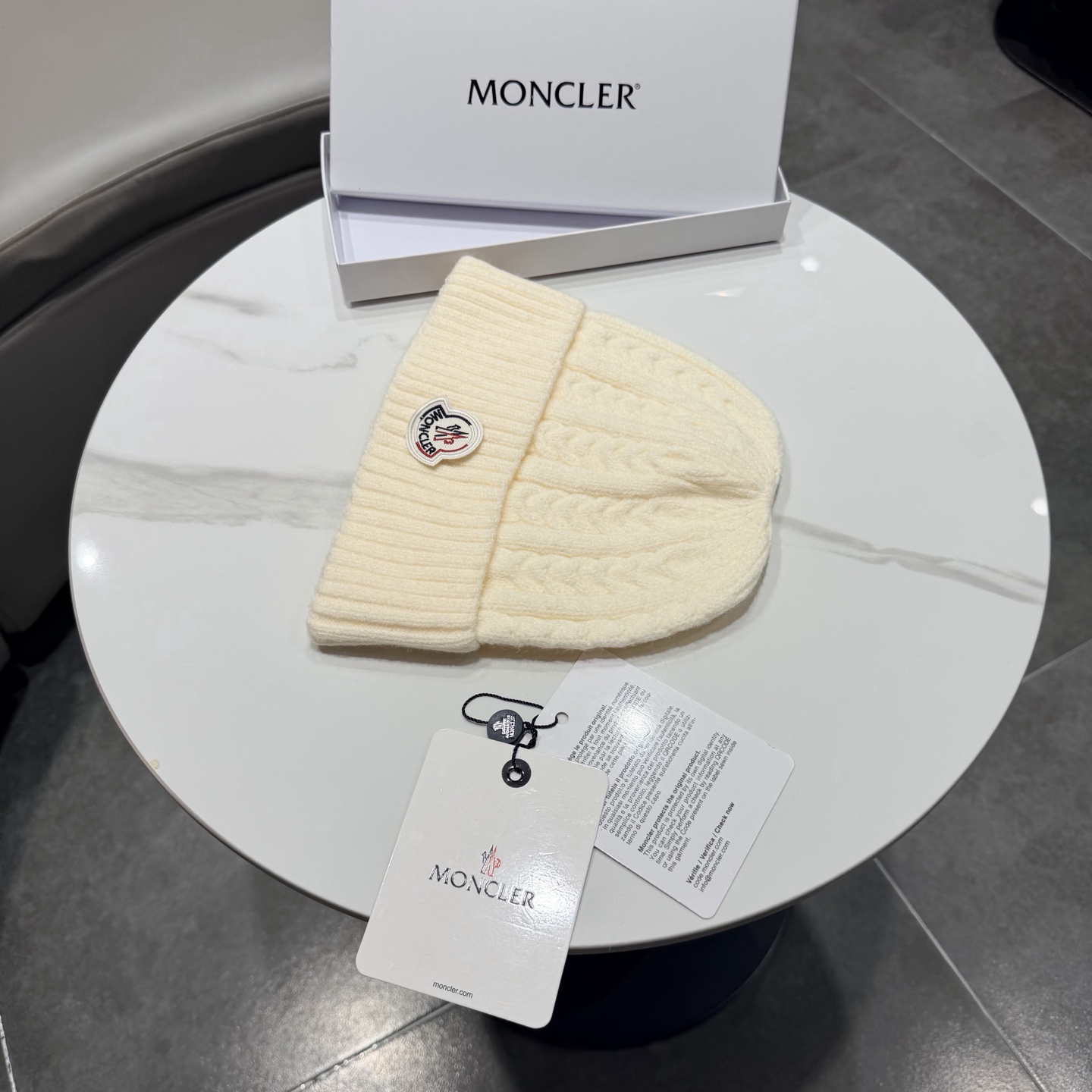 蒙口Moncler盟可睐💥针织帽，原单复刻.非常柔软亲肤，弹性很好💓有质感又非常百搭的款式~保暖的  羊绒毛线帽，均码有