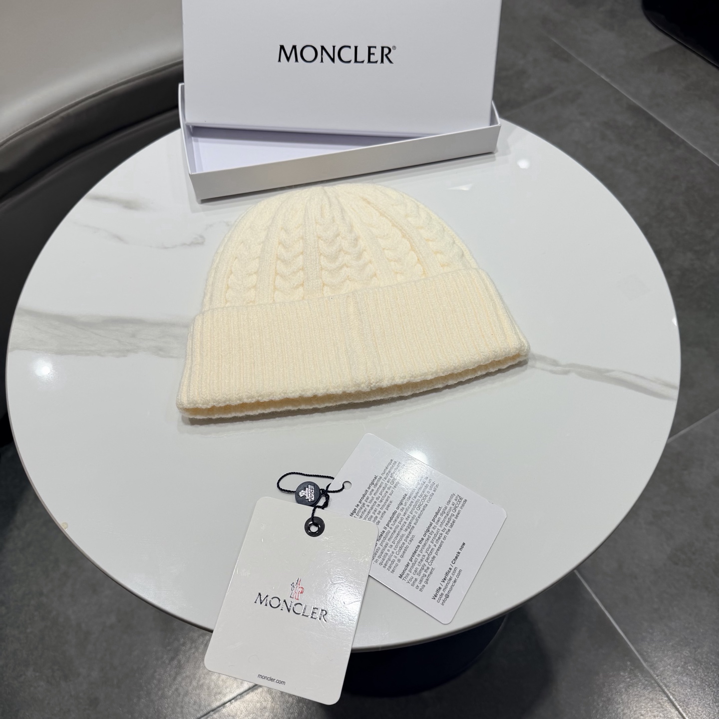 蒙口Moncler盟可睐💥针织帽，原单复刻.非常柔软亲肤，弹性很好💓有质感又非常百搭的款式~保暖的  羊绒毛线帽，均码有