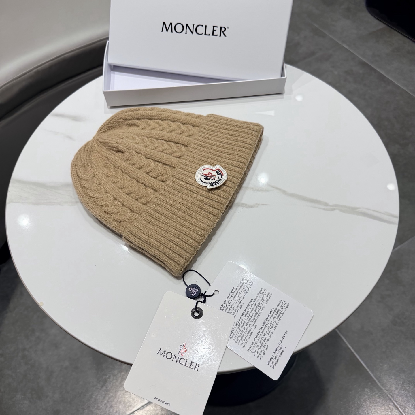 蒙口Moncler盟可睐💥针织帽，原单复刻.非常柔软亲肤，弹性很好💓有质感又非常百搭的款式~保暖的  羊绒毛线帽，均码有