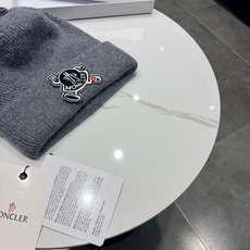 高版本!!! 蒙口MONCLER高品质针织兔羊毛毛线帽 超经典不过时的一款秋冬冷帽🥶 懂货的小姐姐必入款,帽型质量市场都 高版本!!! 蒙口MONCLER高品质针织兔羊毛毛线帽 超经典不过时的一款秋冬冷帽🥶 懂货的小姐姐必入款,帽型质量市场都
