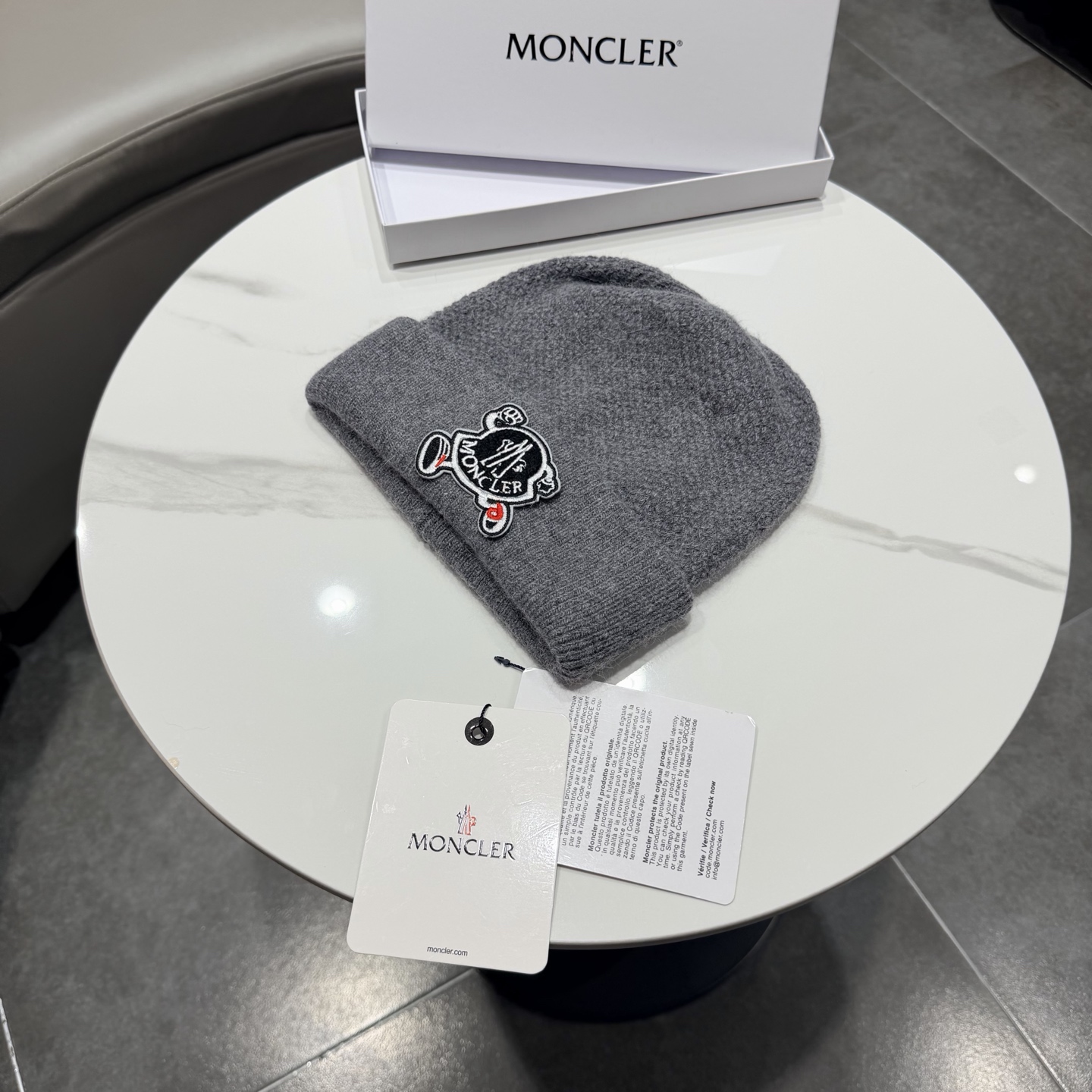 高版本!!! 蒙口MONCLER高品质针织兔羊毛毛线帽 超经典不过时的一款秋冬冷帽🥶 懂货的小姐姐必入款,帽型质量市场都 高版本!!! 蒙口MONCLER高品质针织兔羊毛毛线帽 超经典不过时的一款秋冬冷帽🥶 懂货的小姐姐必入款,帽型质量市场都