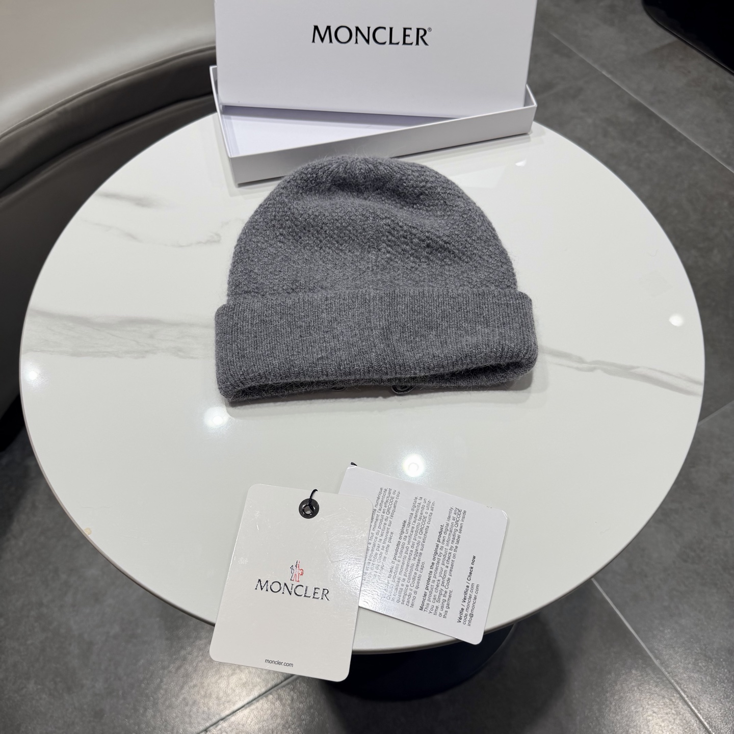高版本!!! 蒙口MONCLER高品质针织兔羊毛毛线帽 超经典不过时的一款秋冬冷帽🥶 懂货的小姐姐必入款,帽型质量市场都 高版本!!! 蒙口MONCLER高品质针织兔羊毛毛线帽 超经典不过时的一款秋冬冷帽🥶 懂货的小姐姐必入款,帽型质量市场都