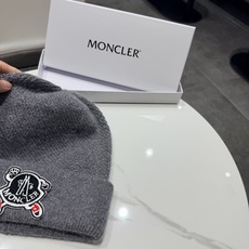 高版本!!! 蒙口MONCLER高品质针织兔羊毛毛线帽 超经典不过时的一款秋冬冷帽🥶 懂货的小姐姐必入款,帽型质量市场都 高版本!!! 蒙口MONCLER高品质针织兔羊毛毛线帽 超经典不过时的一款秋冬冷帽🥶 懂货的小姐姐必入款,帽型质量市场都