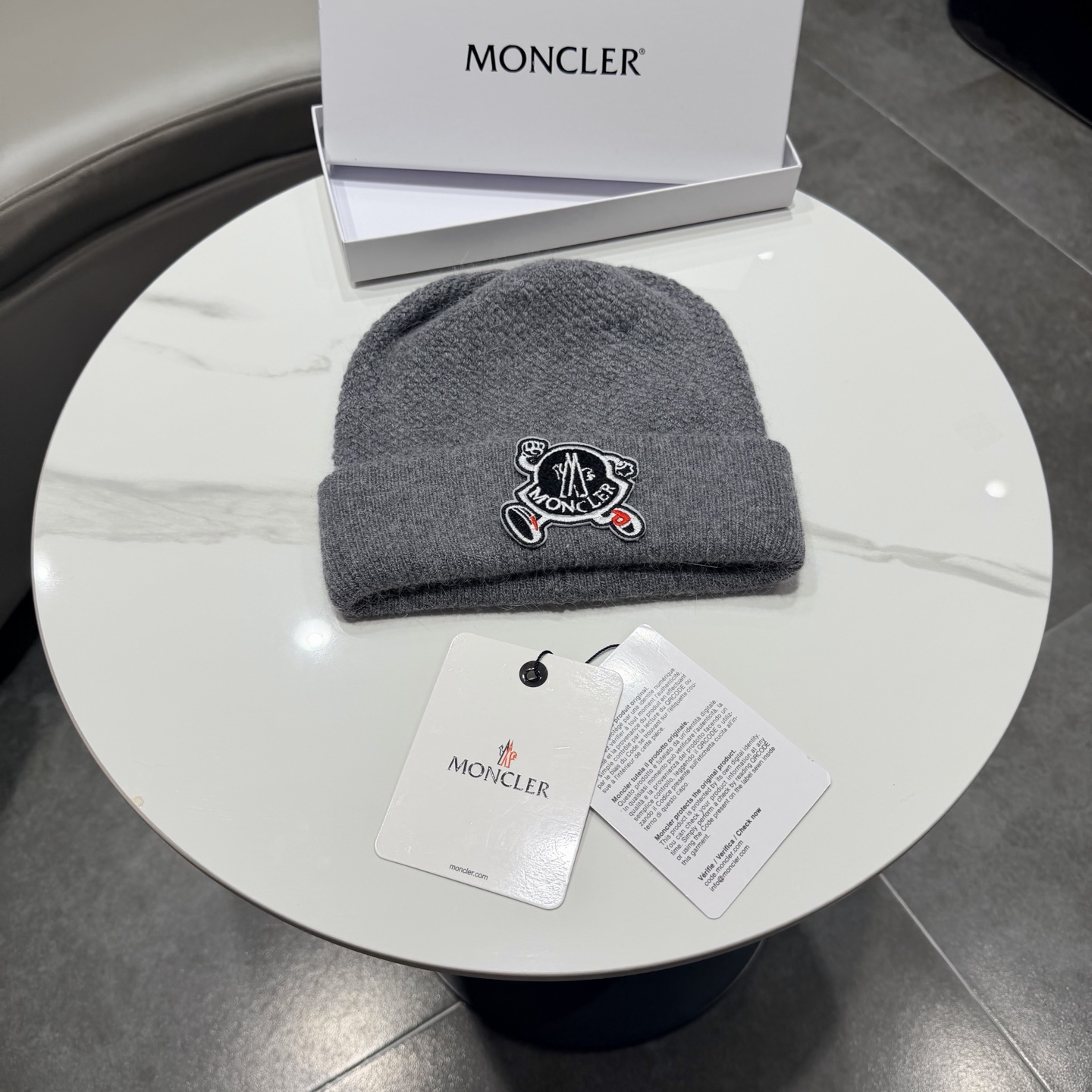 高版本!!! 蒙口MONCLER高品质针织兔羊毛毛线帽 超经典不过时的一款秋冬冷帽🥶 懂货的小姐姐必入款,帽型质量市场都 高版本!!! 蒙口MONCLER高品质针织兔羊毛毛线帽 超经典不过时的一款秋冬冷帽🥶 懂货的小姐姐必入款,帽型质量市场都