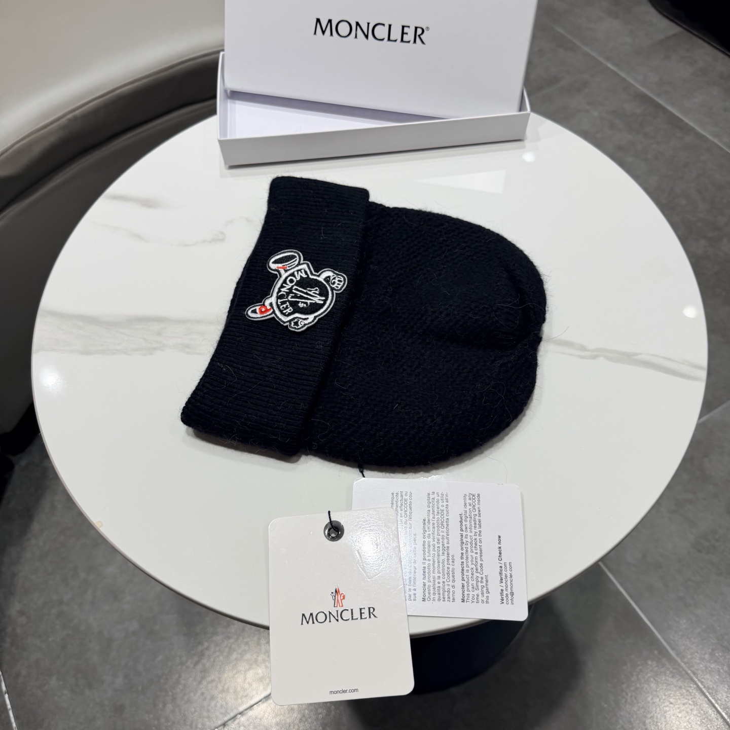 高版本!!! 蒙口MONCLER高品质针织兔羊毛毛线帽 超经典不过时的一款秋冬冷帽🥶 懂货的小姐姐必入款,帽型质量市场都 高版本!!! 蒙口MONCLER高品质针织兔羊毛毛线帽 超经典不过时的一款秋冬冷帽🥶 懂货的小姐姐必入款,帽型质量市场都