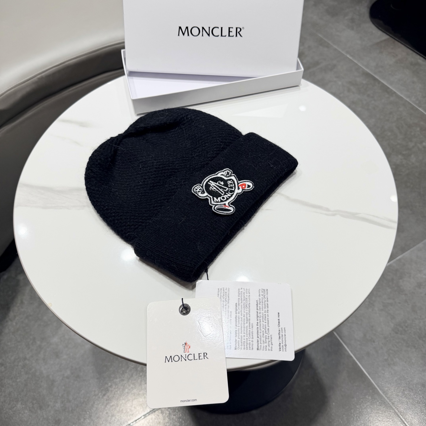 高版本!!! 蒙口MONCLER高品质针织兔羊毛毛线帽 超经典不过时的一款秋冬冷帽🥶 懂货的小姐姐必入款,帽型质量市场都 高版本!!! 蒙口MONCLER高品质针织兔羊毛毛线帽 超经典不过时的一款秋冬冷帽🥶 懂货的小姐姐必入款,帽型质量市场都