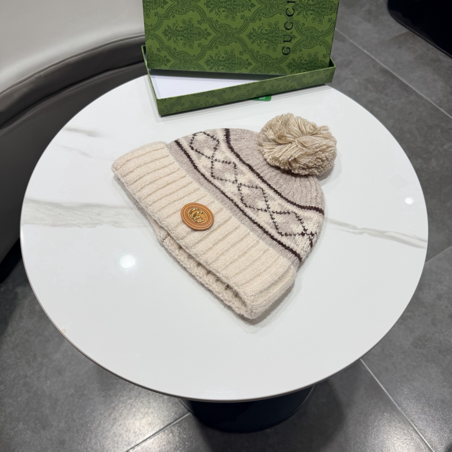 Gucci古奇毛线帽子女冬季羊毛混纺针织帽毛球保暖显脸小宽松冷帽