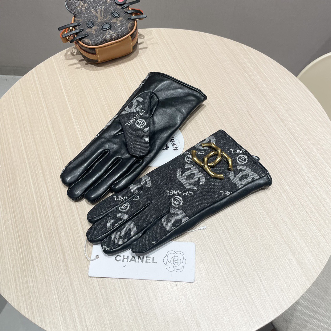 NO:701755,New exclusive first release Chanel Chanel Women's new high-end sheepskin gloves are the first choice for goddesses. Don't miss it. First-grade sheepskin. The leather is fine and soft. The cashmere lining is more warm. A must-have for goddess Jimei. No detail is spared. One-size-fits-all gloves, gloves, chanel, chanel, sheepskin, gloves.19860909新款独家首发 Chanel香奈儿 女士新款高档羊皮手套女神首选 不可错过 一级绵羊皮 皮质细腻柔软 羊绒内里保暖更佳 女神集美们们必备顶级做任何细节都不放过码数均码手套,手套,chanel,chanel,sheepskin,gloves,accessory