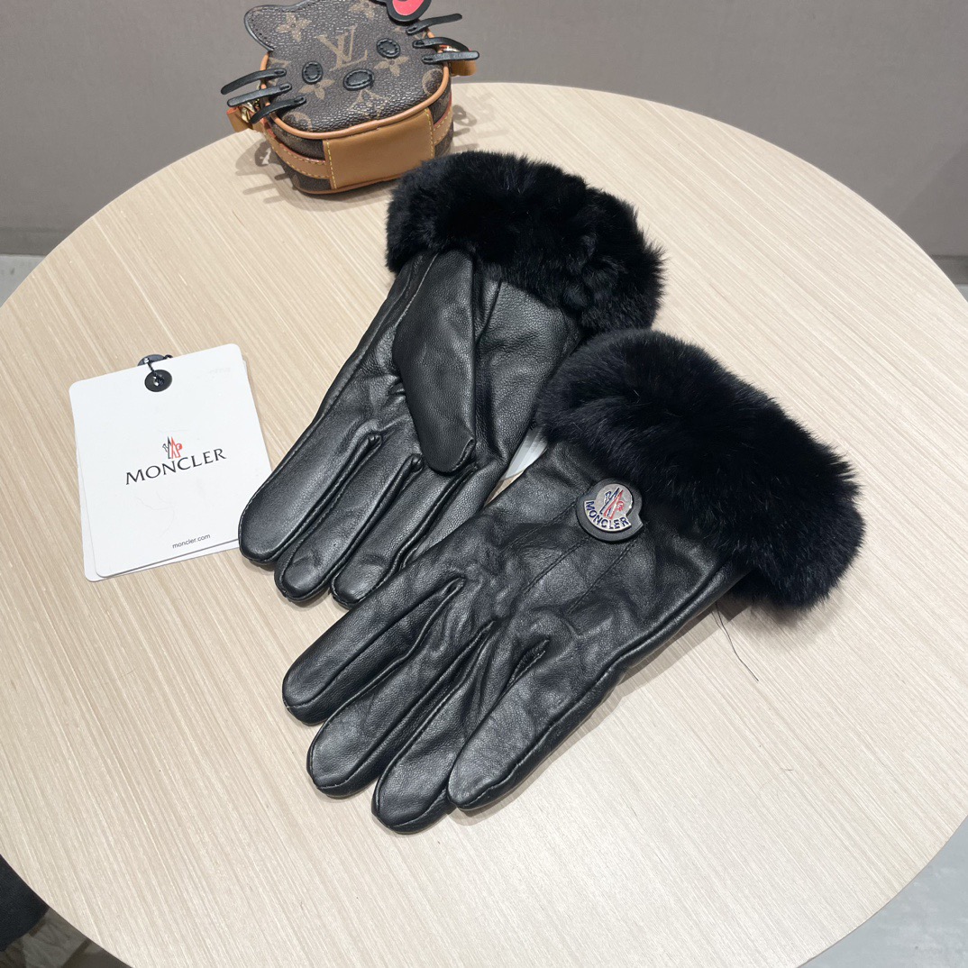 NO:701757,New sheepskin lazy rabbit fur gloves for women with mouth coverings, fashionable gloves, warm in autumn and winter with velvet lining, classic, simple and easy to use, super comfortable, soft and versatile! One size fits all gloves, gloves, Moncler, sheepskin, gloves19860909蒙口女款新品羊皮懶兔毛手套,时尚手套,秋冬保暖加绒内里,经典简洁上手超舒适柔软、百搭！均码手套,手套,Moncler,sheepskin,gloves,accessory