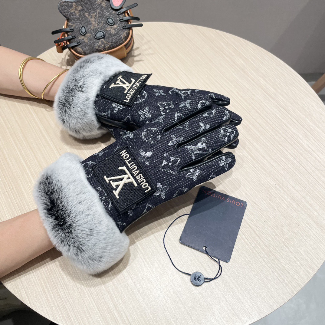 NO:701762,Lv Louis Vuitton 2025 Autumn and Winter Lazy Rabbit Sheepskin Gloves Mobile Phone Touch Screen, Worth Comparing Different Quality of the Same Style, Quickly Killing Poor Products in the Market, Imported First-Class Sheepskin Lazy Rabbit Fur Lined with Velvet, Classic and Outdated. If you like it, you can buy it, this quality can be used this year and next year [Happy][Happy][Happy] Size ML gloves, gloves, louis vuitton, louis vuitton, sheepskin, gloves19860909Lv路易威登2025秋冬懒兔毛羊皮手套手机触屏,值得对比同款不同品质,秒杀市场差产品,进口一级羊皮懒兔毛内里加绒 经典不过时款.喜欢可以入手了,这种品质的今年用了明年还能用 [愉快][愉快][愉快]码数ML手套,手套,louis vuitton,louis vuitton,sheepskin,gloves,accessory